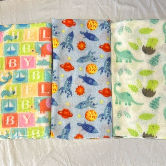 Set  of 3 soft baby blankets - Picture 1 of 4